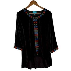 South Main embroidered three-quarter sleeve  high low top women’s large